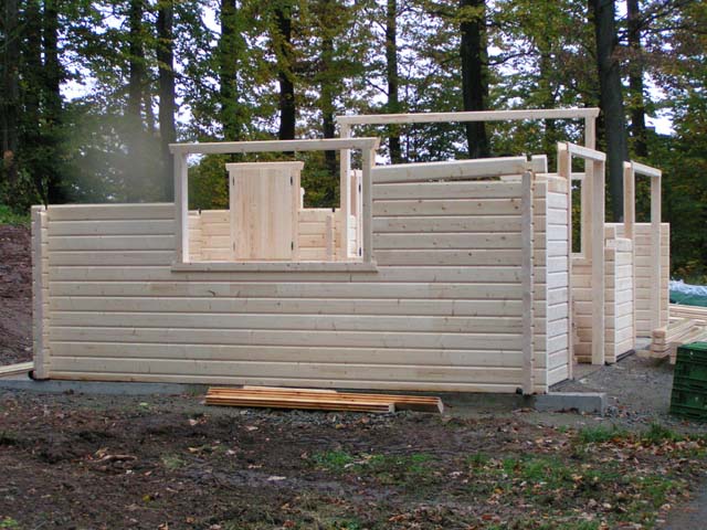 Bau einer Schutzh�tte bei der Loipe