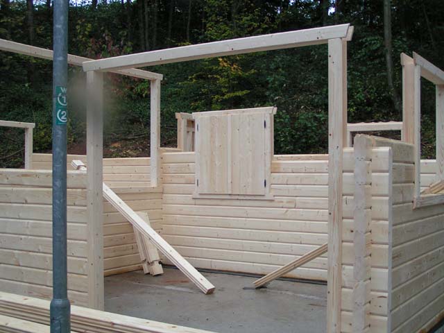 Bau einer Schutzh�tte bei der Loipe