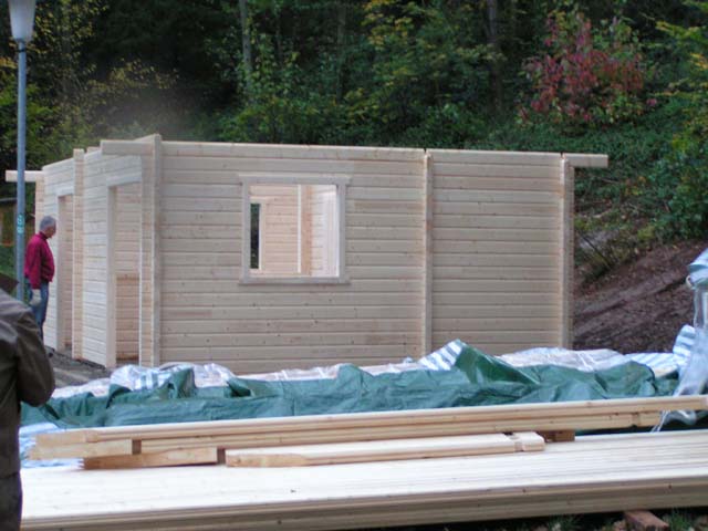 Bau einer Schutzh�tte bei der Loipe