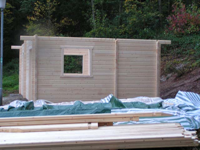 Bau einer Schutzh�tte bei der Loipe