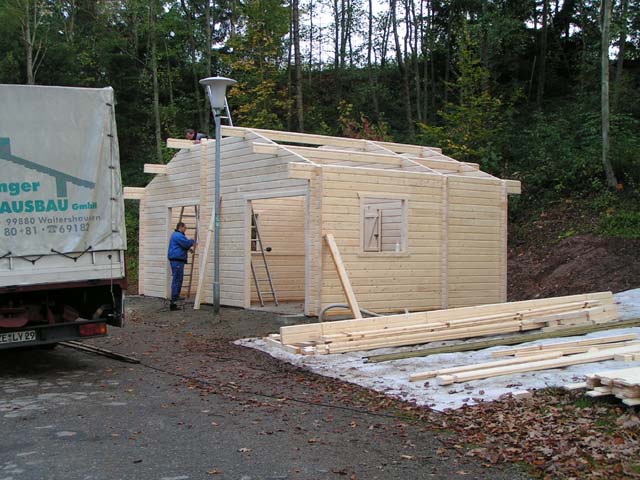 Bau einer Schutzh�tte bei der Loipe