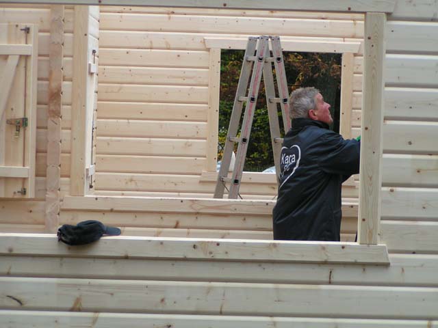 Bau einer Schutzh�tte bei der Loipe