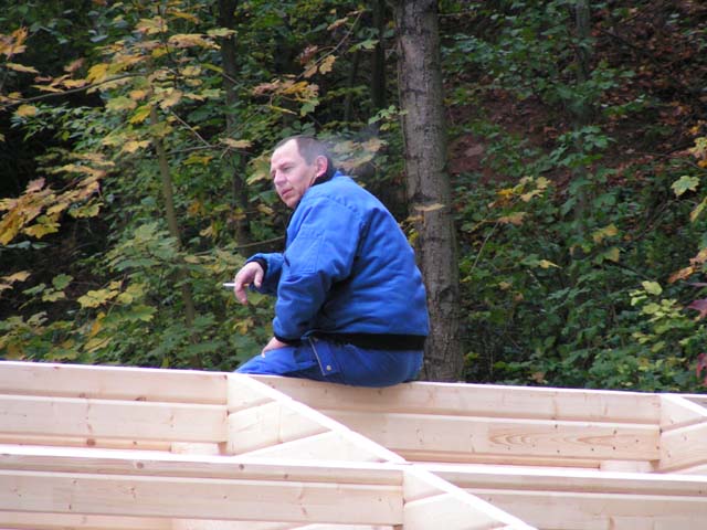 Bau einer Schutzh�tte bei der Loipe