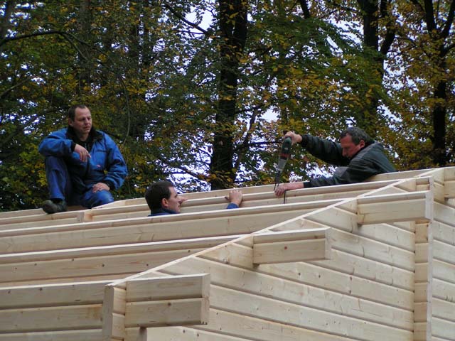 Bau einer Schutzh�tte bei der Loipe