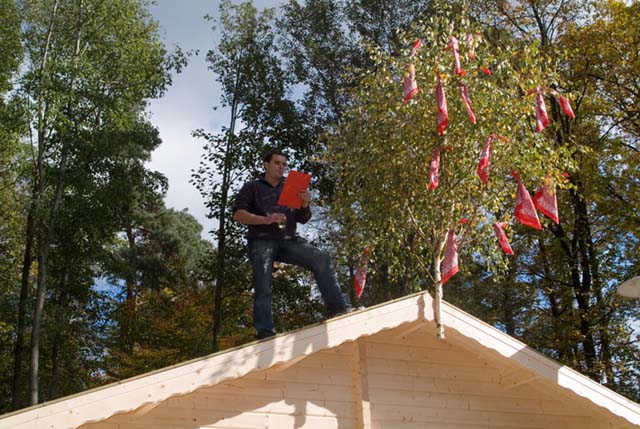 Bau einer Schutzh�tte bei der Loipe