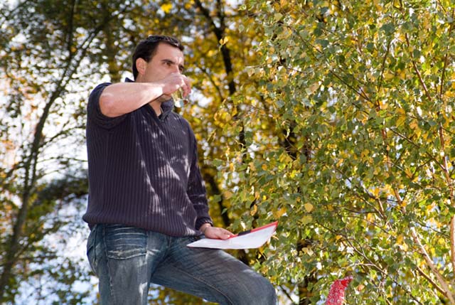 Bau einer Schutzh�tte bei der Loipe