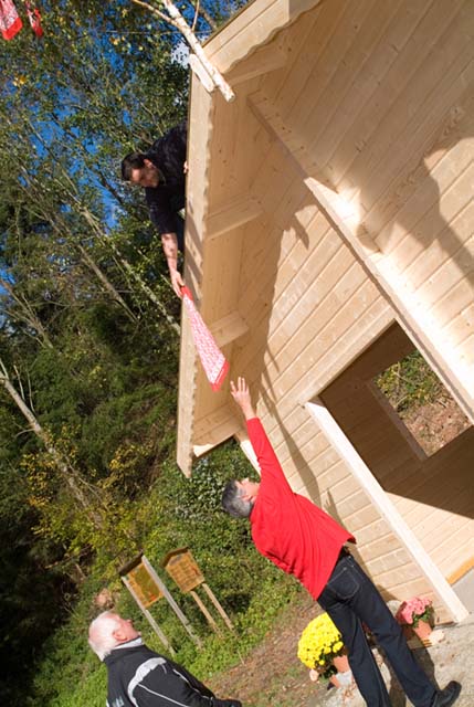 Bau einer Schutzh�tte bei der Loipe