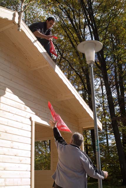 Bau einer Schutzh�tte bei der Loipe