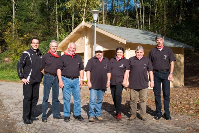 Bau einer Schutzh�tte bei der Loipe