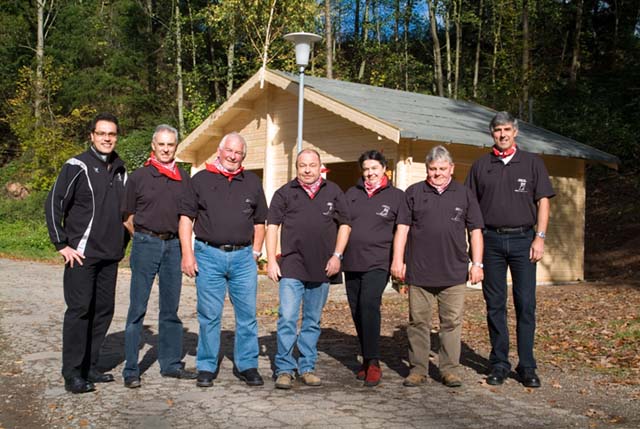 Bau einer Schutzh�tte bei der Loipe